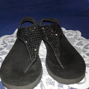 SKECHERS YOGA FOAM, BLACK, BEADED TOP STRAP, ELASTIC ANKLE, FLIP FLOP 9 M